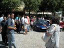 06/07/2003 12:36 - Publico - La plaza central de Navacerrada llena de gente un domingo por la mañana - 