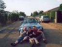s2000-jun2002-19- - s2000-jun2002-19-tres-sentados-b-pub - 